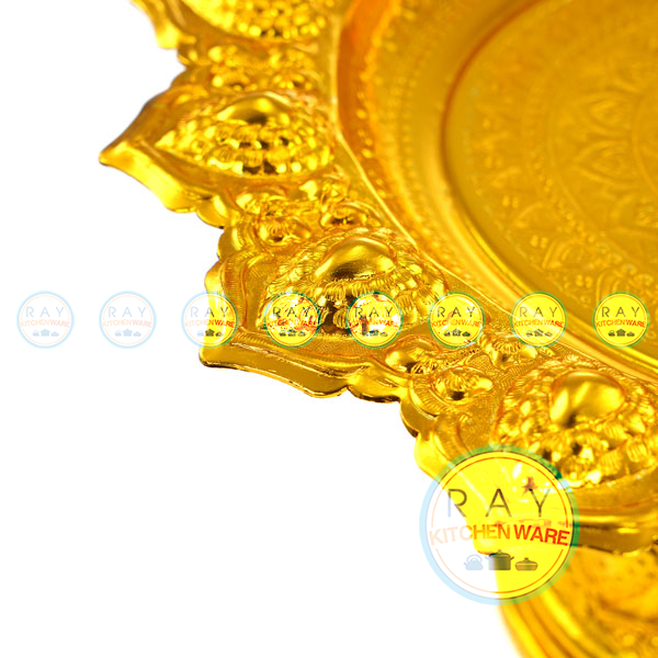 ขอบพานมีแฉกลายไทยรอบๆดูสวยงามมีเอกลักษณ์